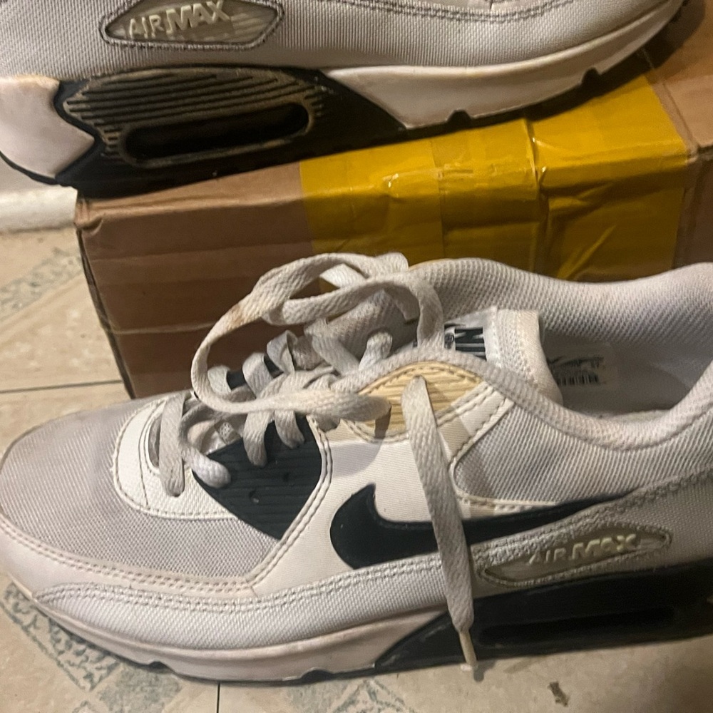 Nike Air Max 90 White Black Grey Women’s Size 10 — Pre-Owned